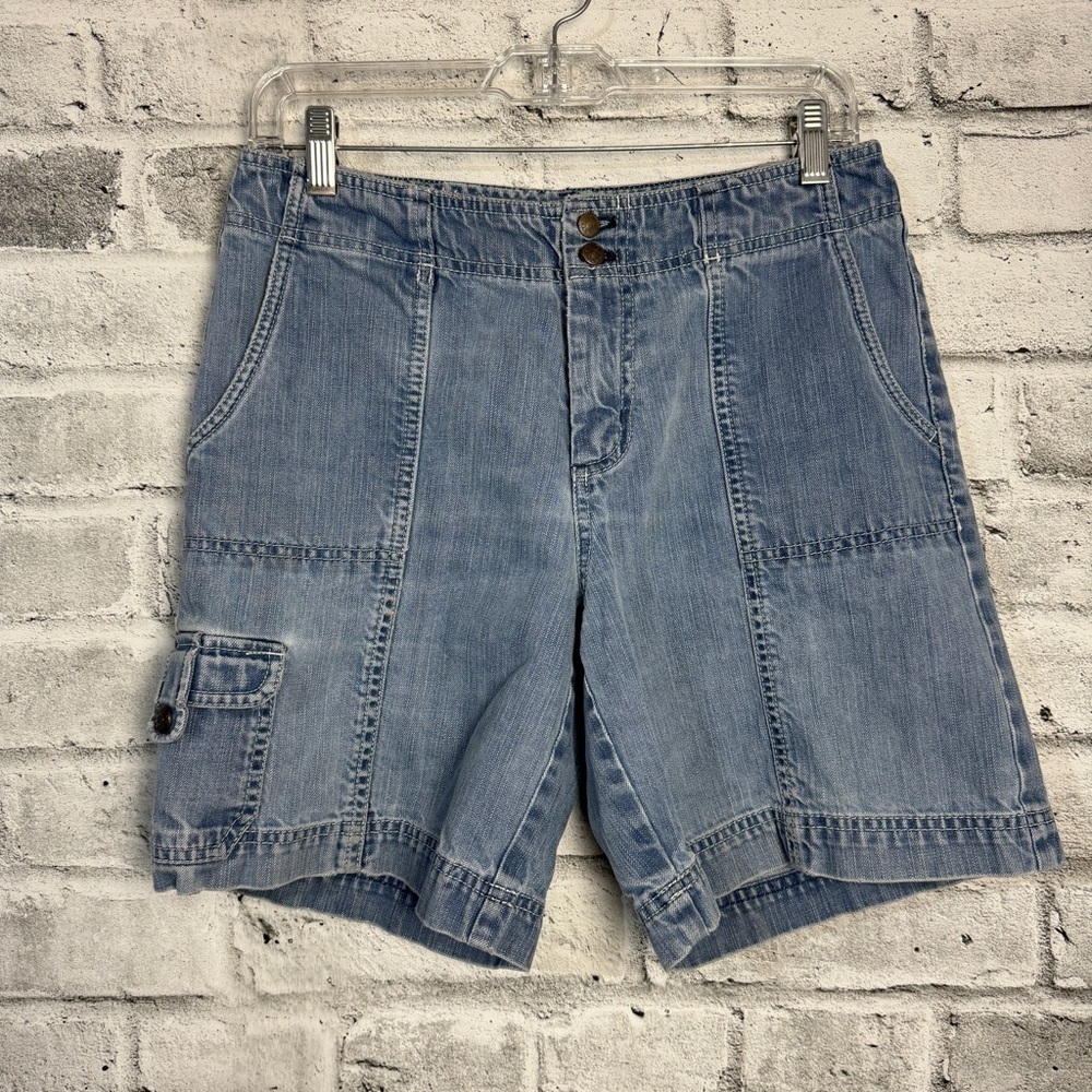 Eddie Bauer Mercer Fit Cargo Light Wash Denim Mid Thigh Jean Shorts